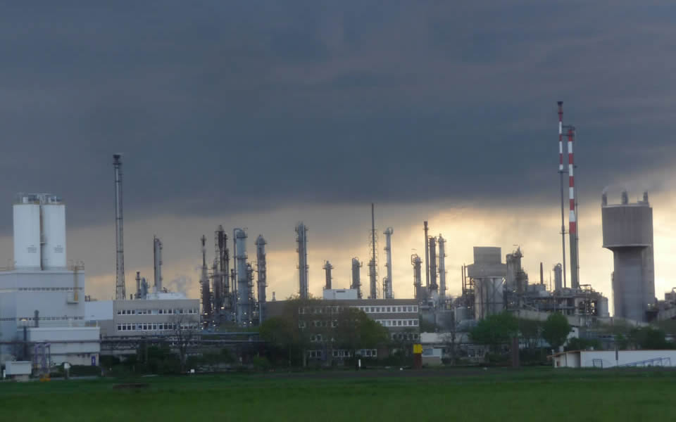 Ludwigshafen - BASF has created a  chemcial factory that hardly pollutes
