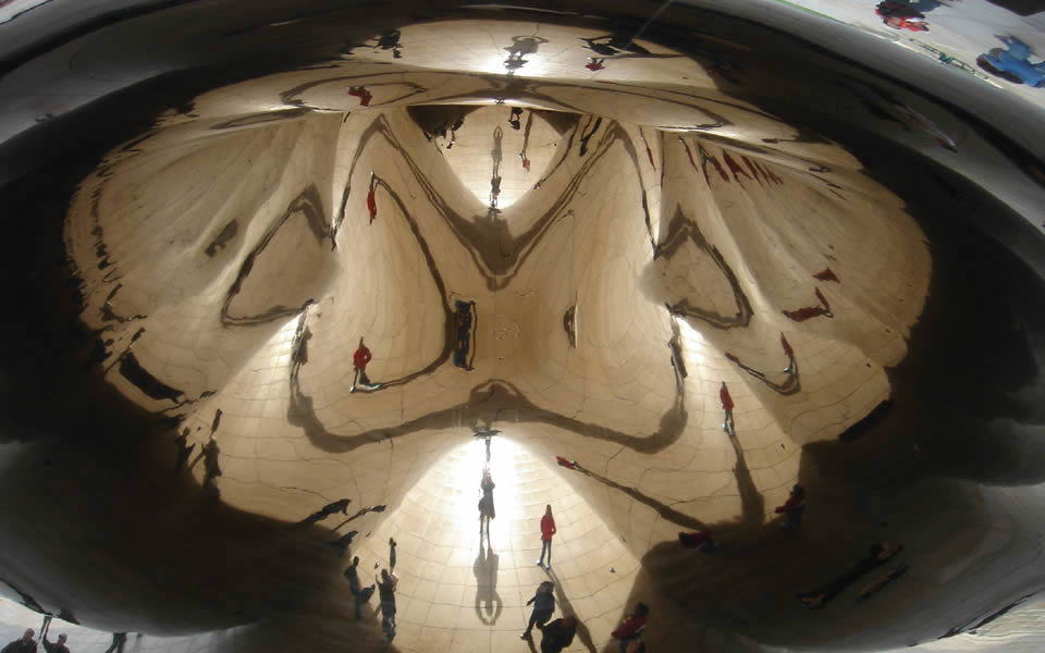 Chicago - Anish Kapoor sculpture from below in the successful Millennium Park