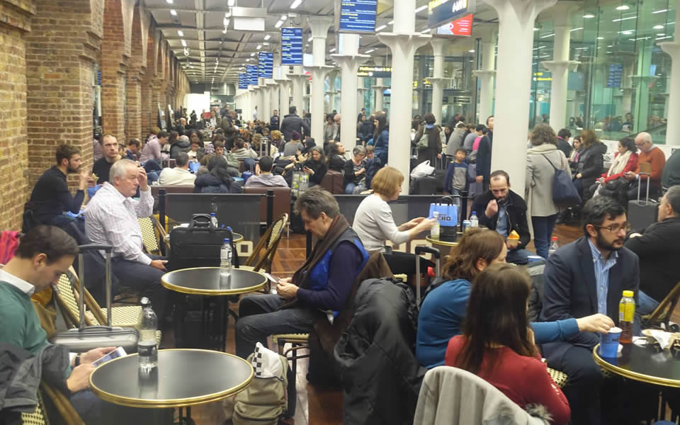 London St.Pancras - everyone is on the move